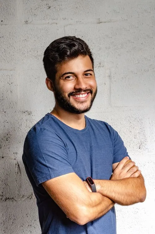 Retrato ilustrativo; no representa a un cliente ni al autor de una reseña.